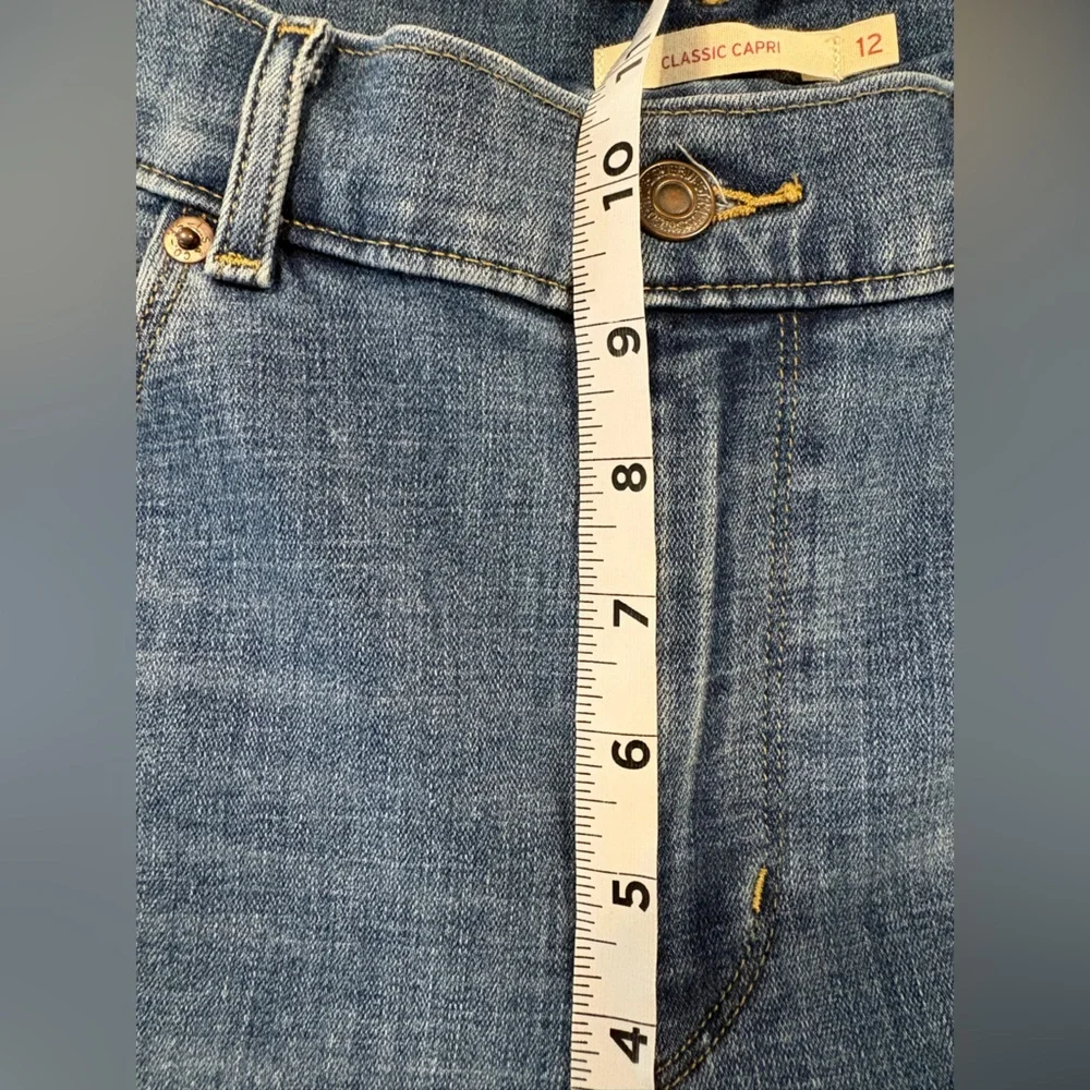 Levi's Women’s Classic Capri Jeans Size 12 - Picture 7 of 10